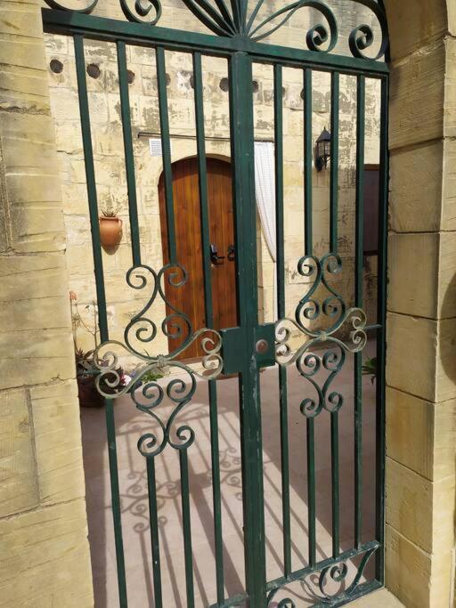 بيت للعطل Gozo Rustic With Stunning Views And Swimming Pool