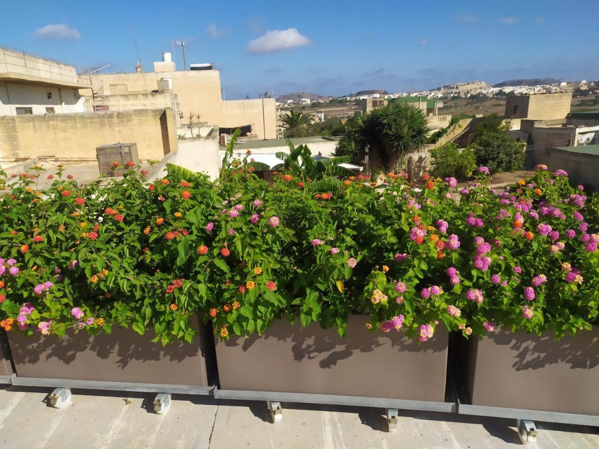 Дом отдыха Gozo Rustic With Stunning Views And Swimming Pool *